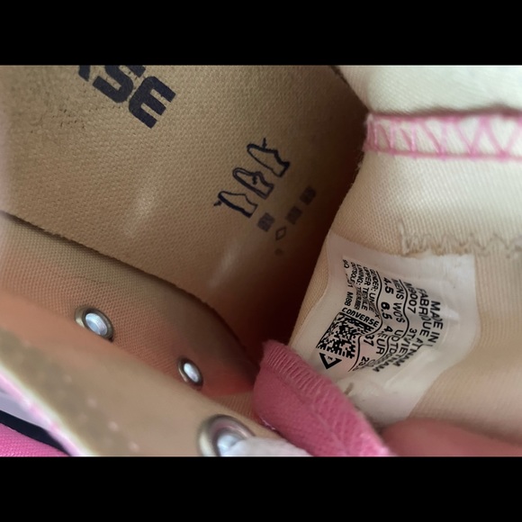 Pink Converse - Picture 4 of 4